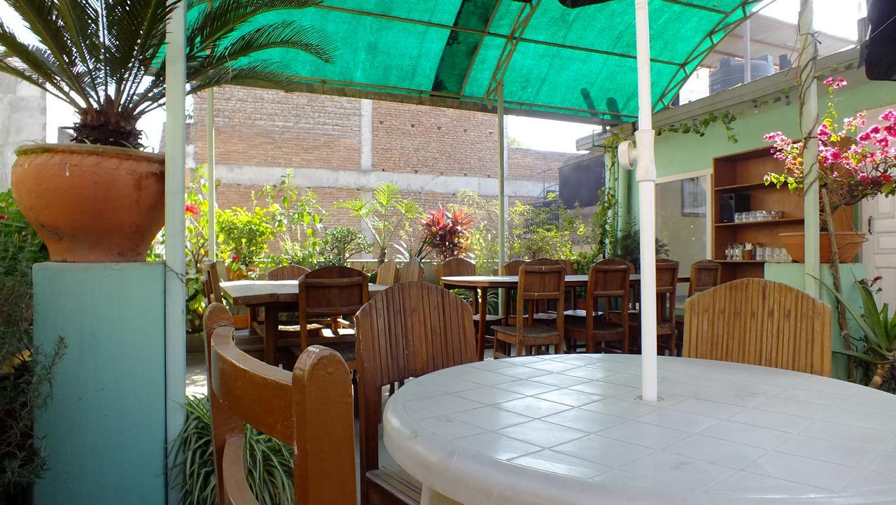 Hotel Dolphin Katmandú Exterior foto